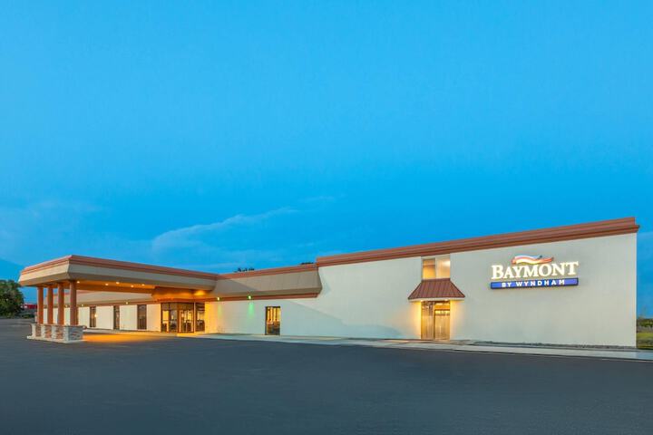Baymont by Wyndham Jamestown Conference Center & Water Park