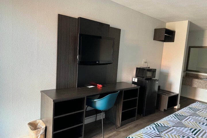 Room 11 of 15