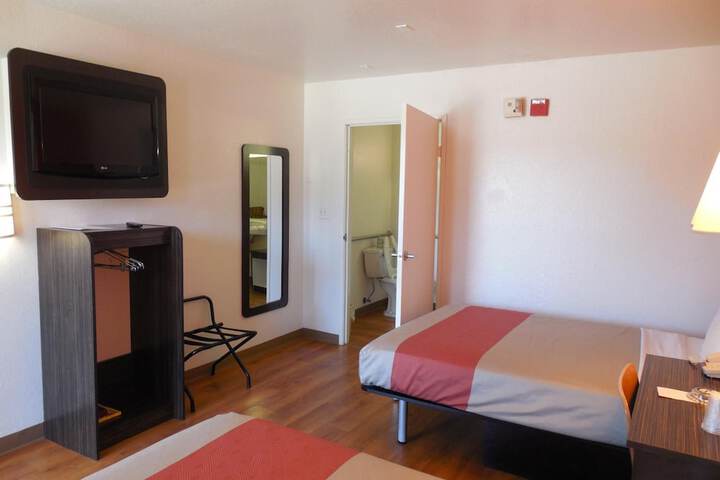 Room 14 of 36