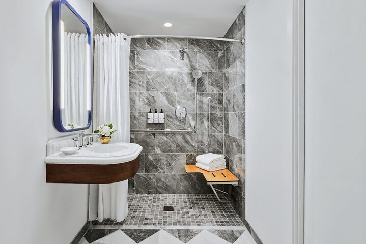 InterContinental Chicago Magnificent Mile by IHG