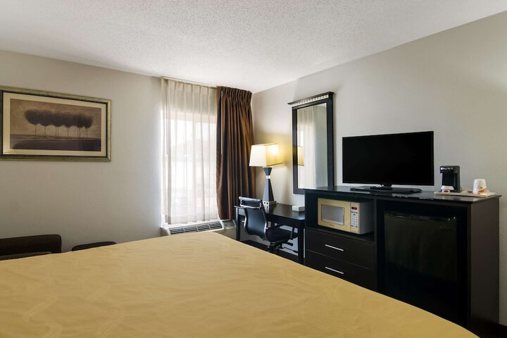 Room 17 of 35