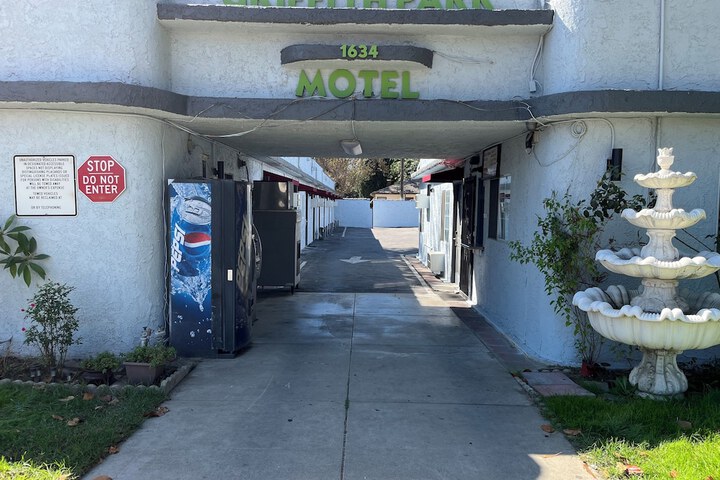 Griffith Park Motel - LA Hollywood Area