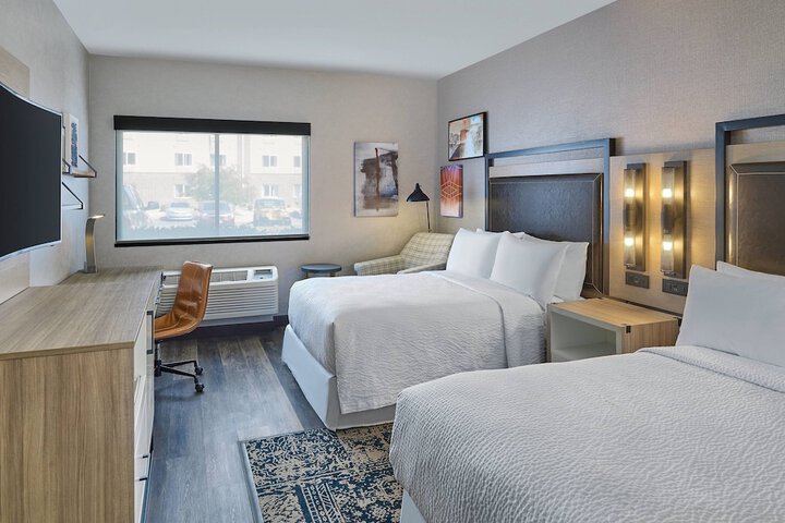 Room 32 of 66