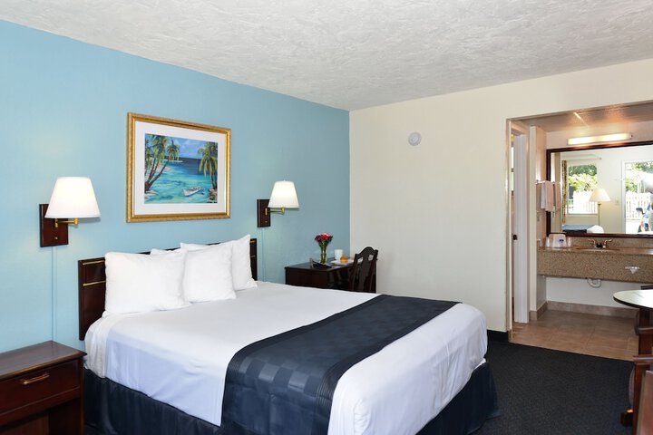 Room 15 of 28