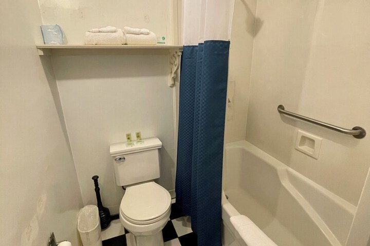 Room 52 of 100