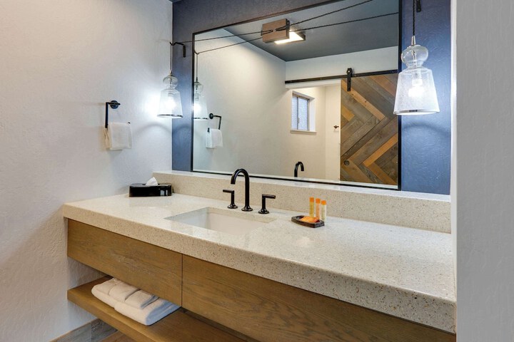 Hotel Becket BW Signature Collection