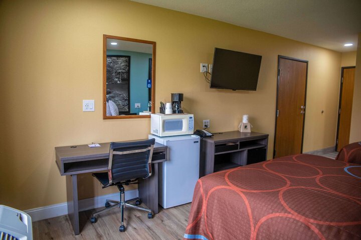 Room 8 of 39