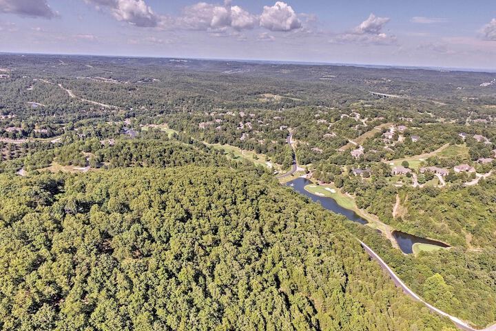 Unwind Fireside: Ozark Mtn Condo w / Resort Perks!