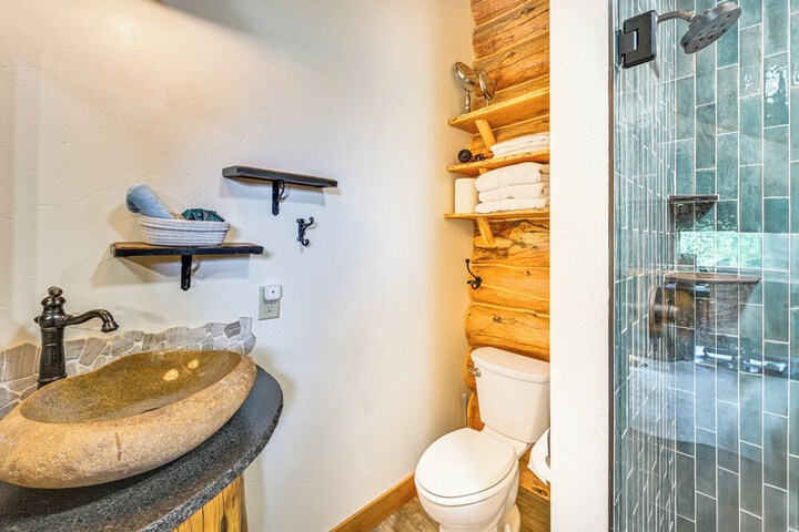 Riverfront Retreat w / Hot Tub: Fish & Hike!