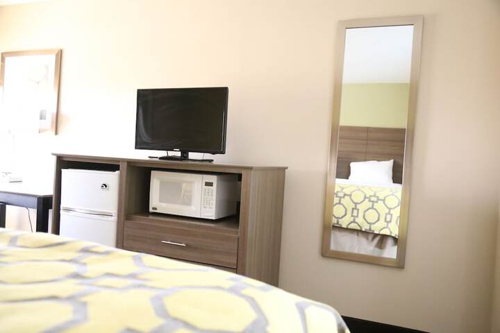 Room 32 of 69