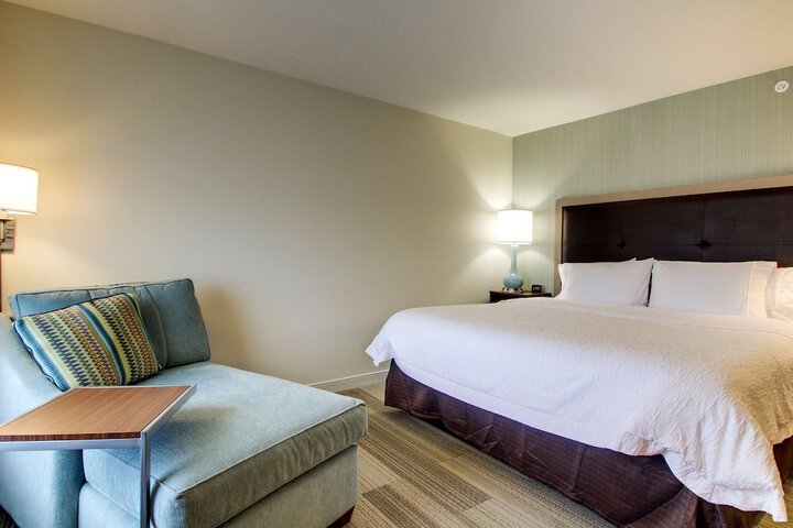 Hampton Inn & Suites Milwaukee West