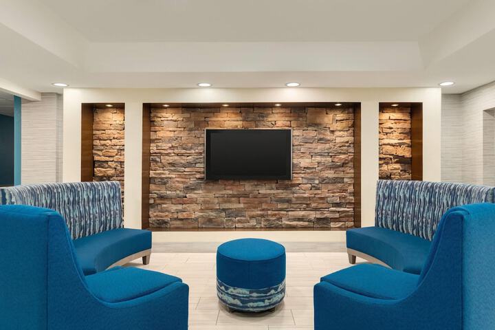 Days Inn & Suites by Wyndham Prattville-Montgomery