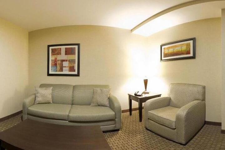 Hyatt House Bentonville / Rogers
