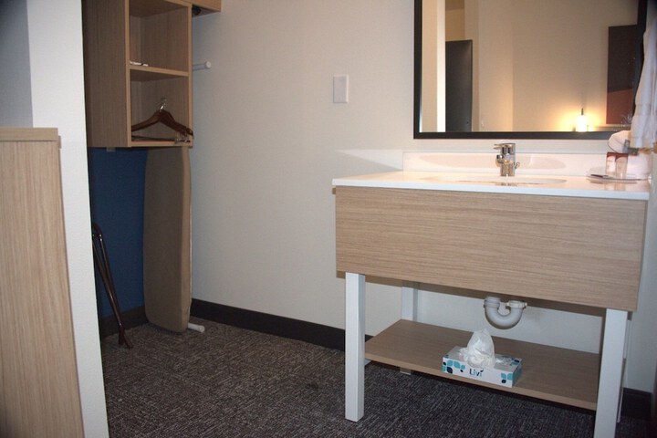 Room 22 of 34