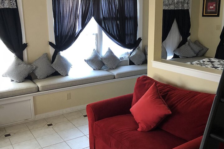 Room 165 of 289