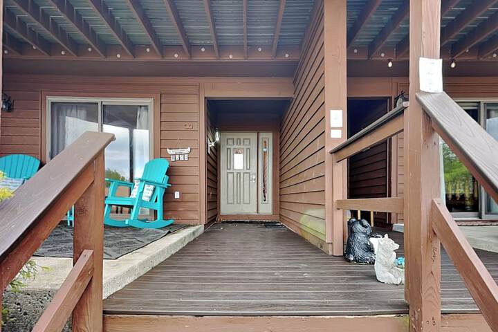 Sunplace 30 by Taylor Made Deep Creek