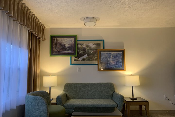 Room 34 of 98