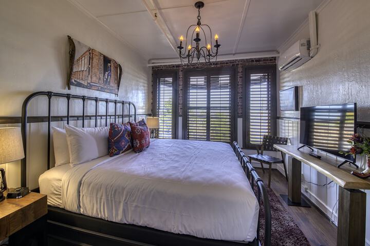 Room 15 of 28