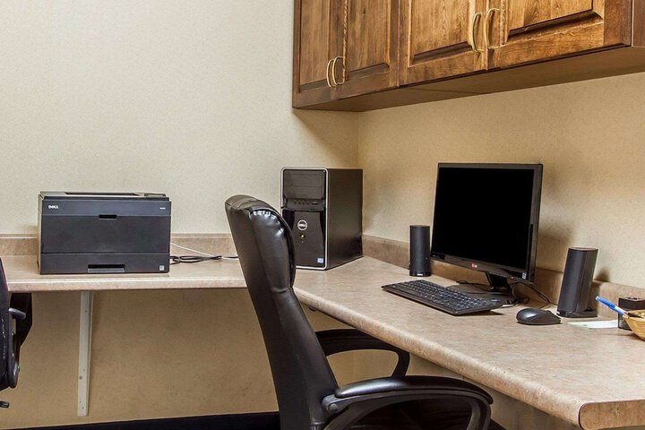 Business Center 23 of 23