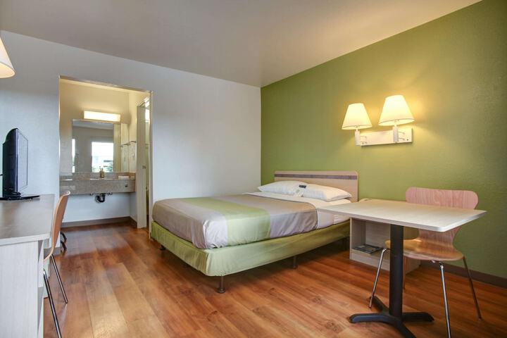 Room 19 of 28