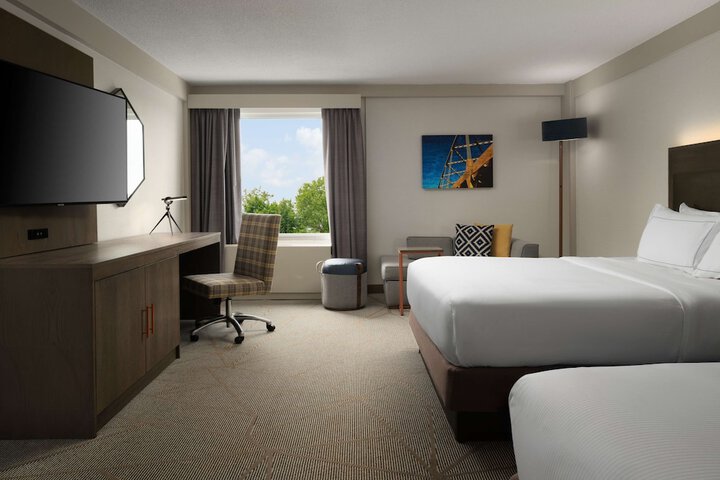 DoubleTree by Hilton Pittsburgh Airport