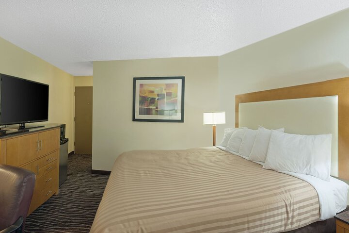 Room 26 of 40