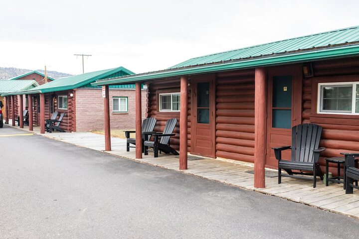 Sportsmans Lodge