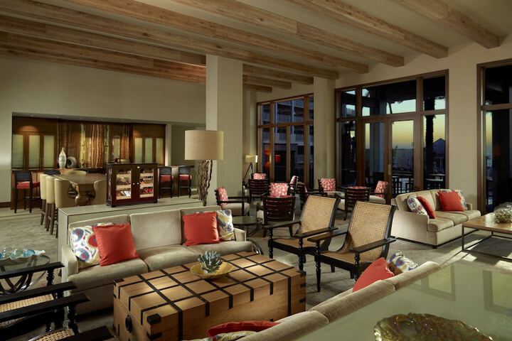Lounge 91 of 124