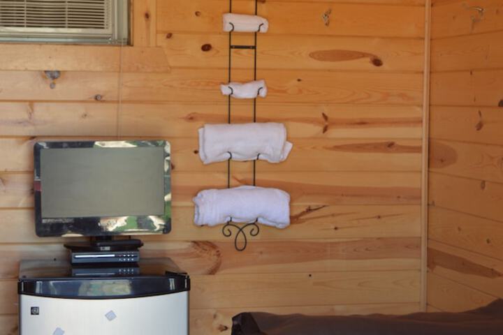 No Name City Luxury Cabins & RV