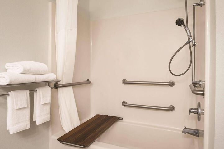 Country Inn & Suites by Radisson Waterloo, IA