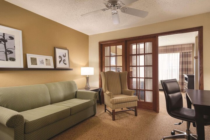 Room 10 of 12