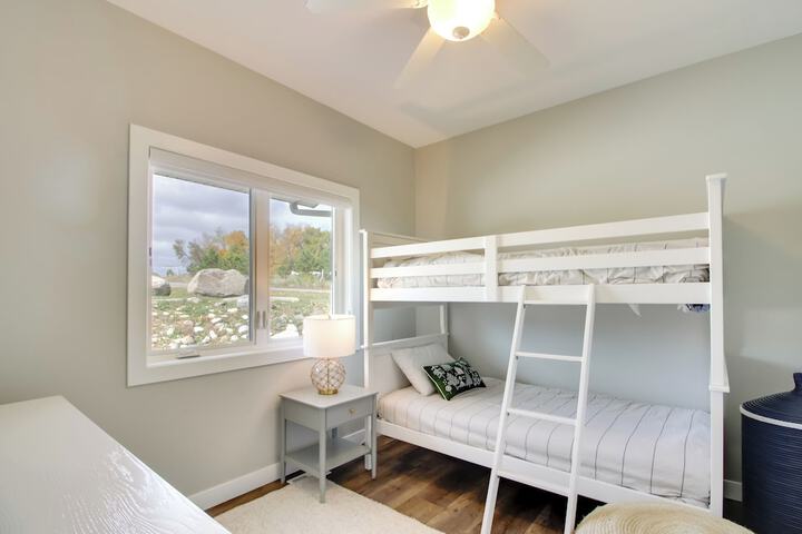 Pearl Lake Retreat w / Dock & Stunning Views!