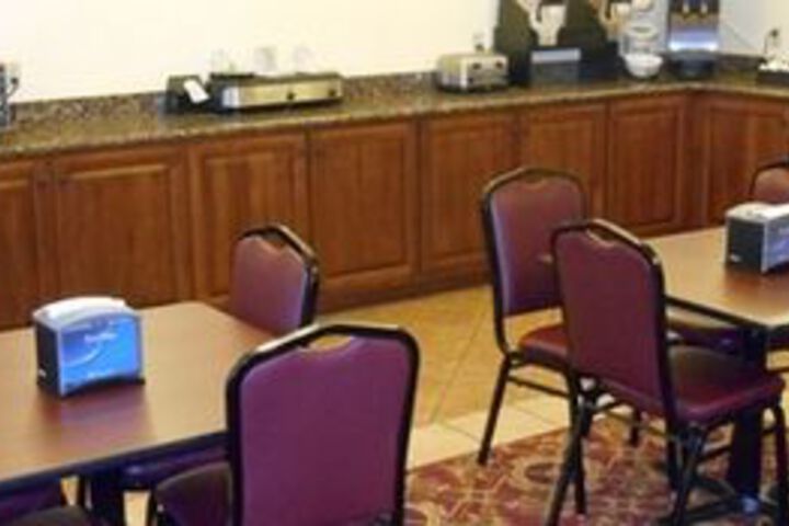 Settle Inn & Suites Linn Missouri