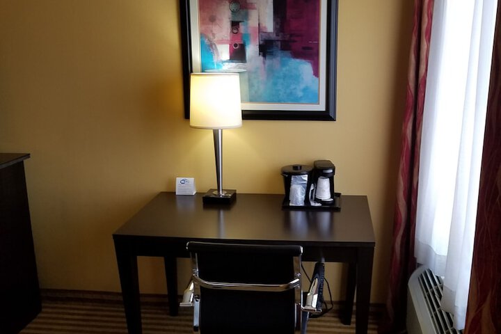 La Quinta Inn & Suites by Wyndham Atlanta-Union City
