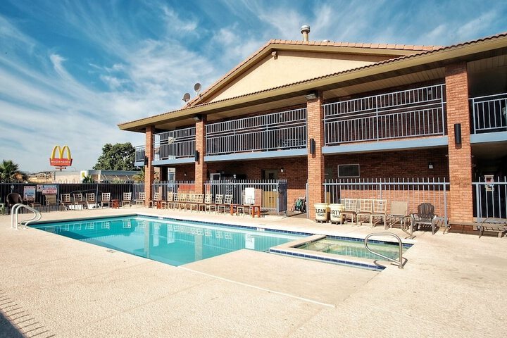 Pool 4 of 32