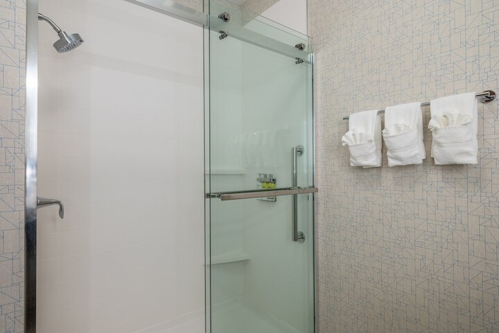 Holiday Inn Express & Suites Watertown by IHG