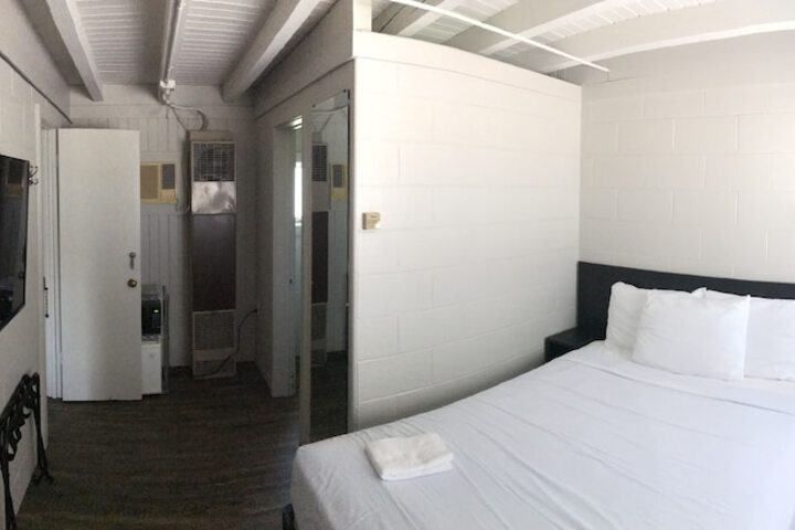 Room 7 of 19