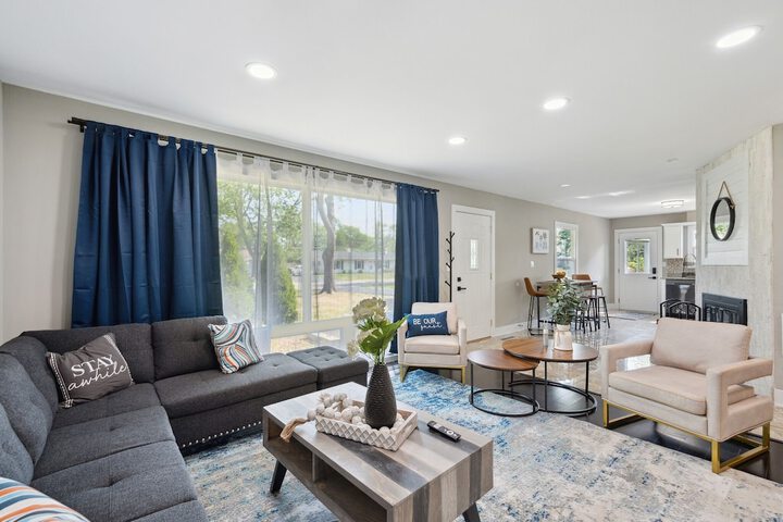 Charming Contemporary Family Home 3 Bedroom Home by RedAwning