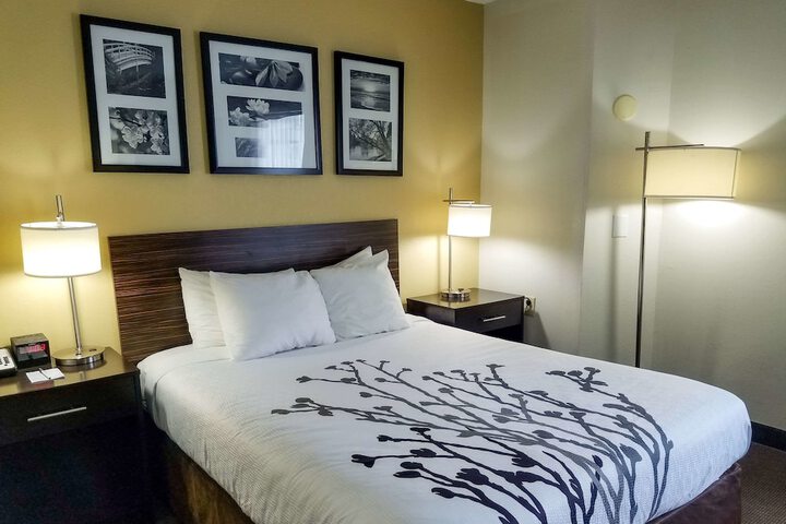 Room 22 of 65
