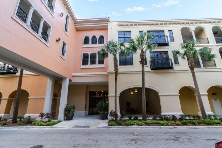 THE RESIDENCES AT COCONUT POINTE 8203