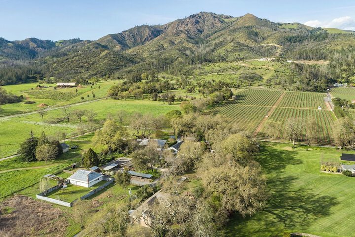 Valley of the Moon by Avantstay Tranquil Escape Large Yard w / Hot Tub & Fire Pit