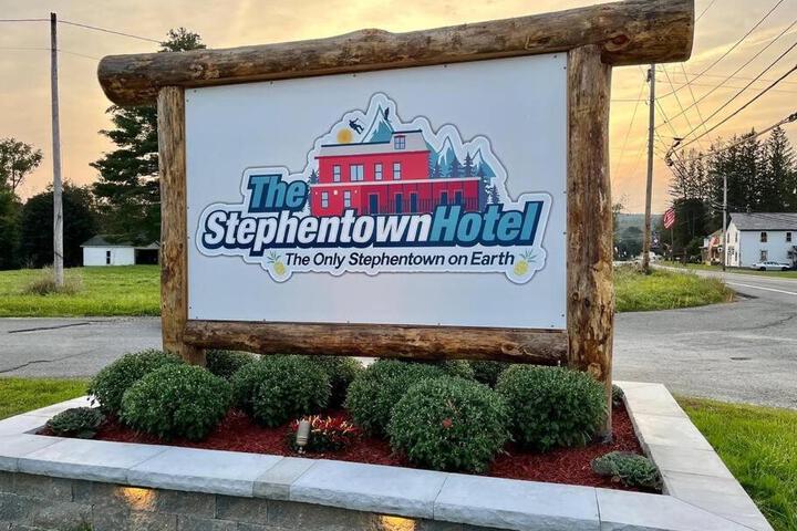 2 Bed Berkshire Getaway at Stephentown Hotel