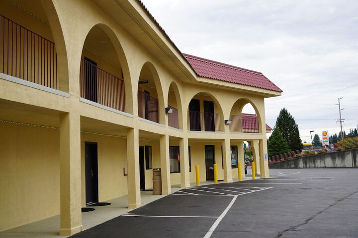 Timberland Inn & Suites