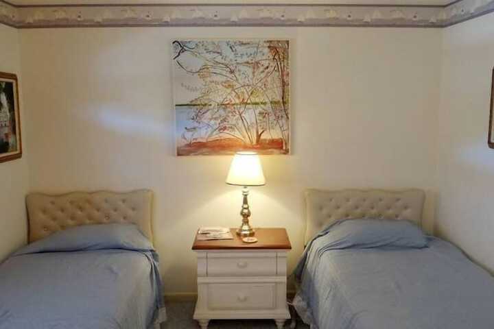 Room 10 of 14