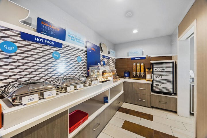 Holiday Inn Express Sunnyvale - Silicon Valley by IHG