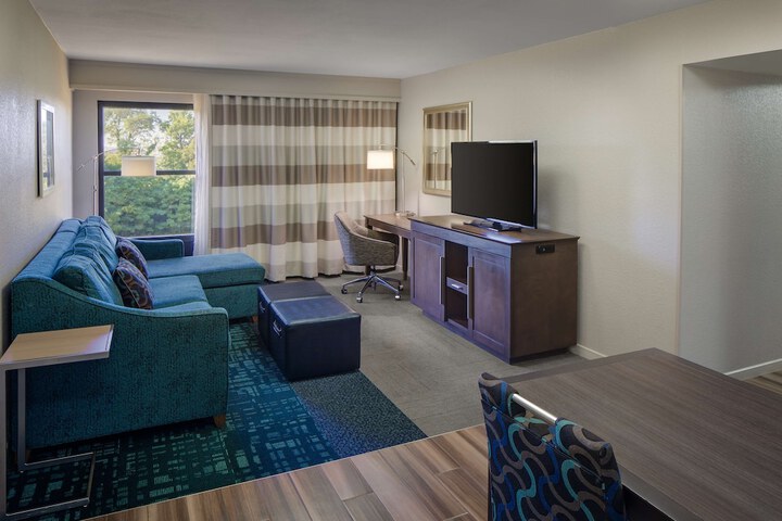 Room 33 of 42