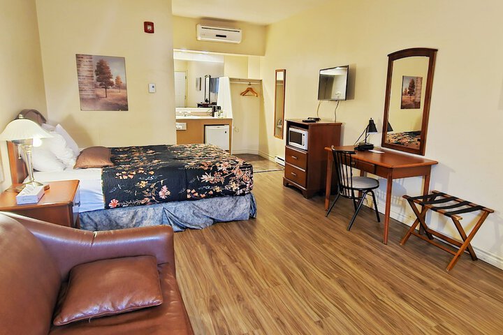 Room 27 of 84