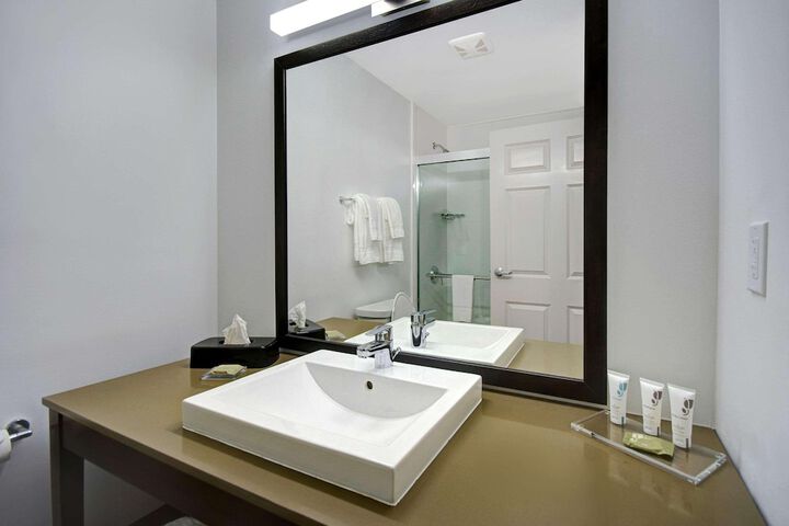 Room 27 of 40