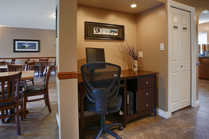 Business Center 58 of 61