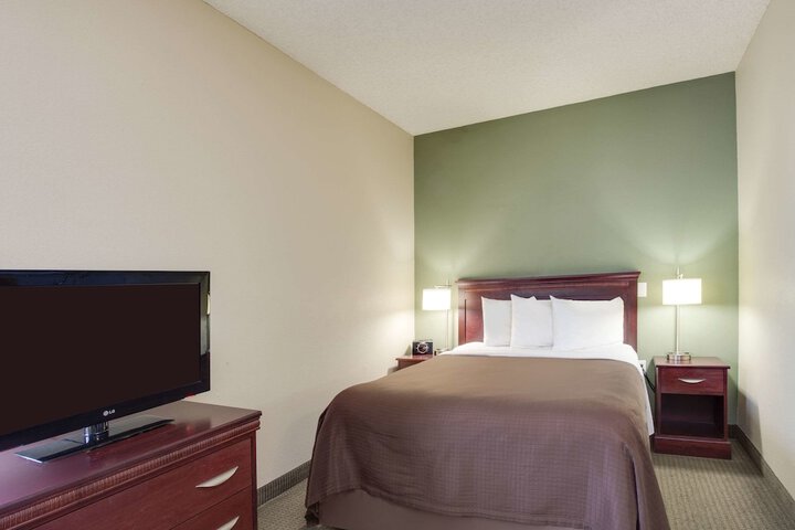 Room 9 of 15